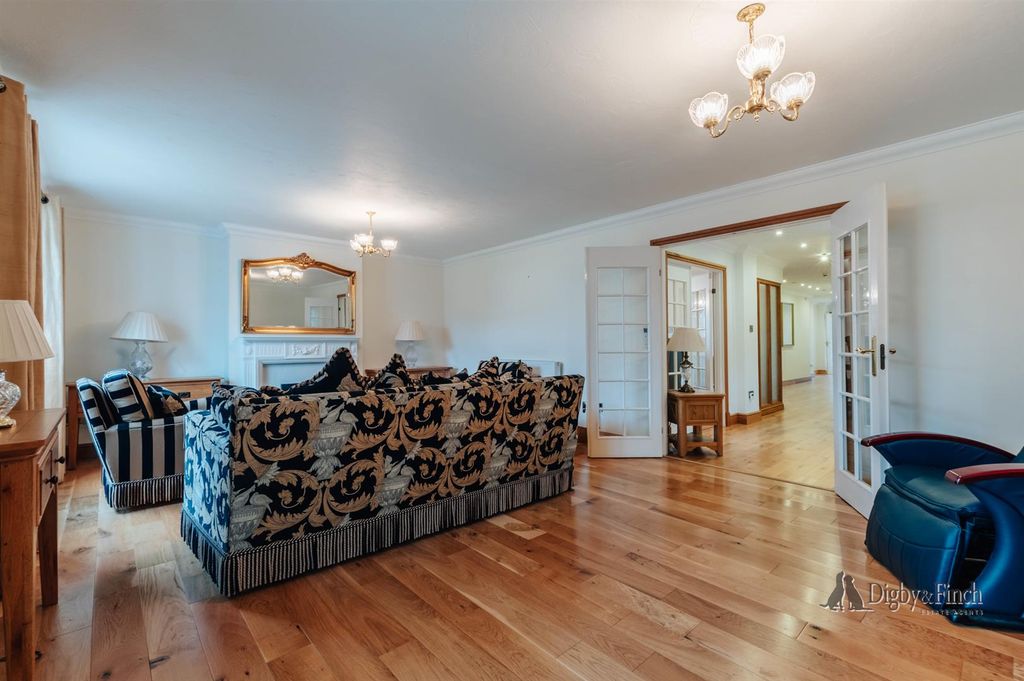 Property photo 2 of 35 11 Exeter Gardens