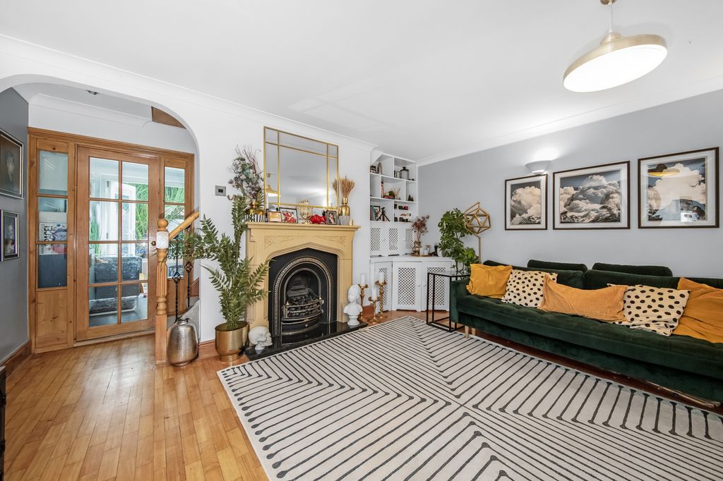 Property photo 3 of 16