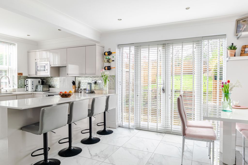 Property photo 3 of 22 Kitchen2