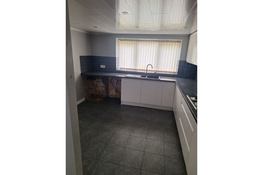 Property photo 3 of 34