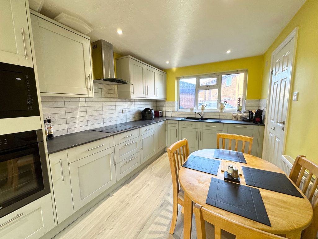 Property photo 3 of 24