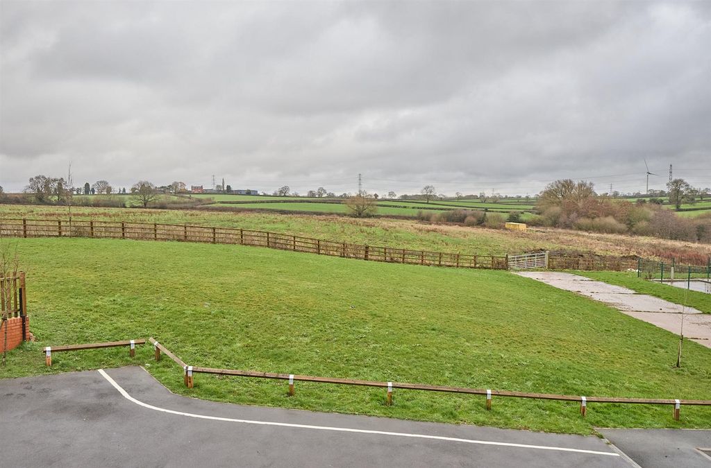 Property photo 3 of 10 Garden Crescent  1.Jpg