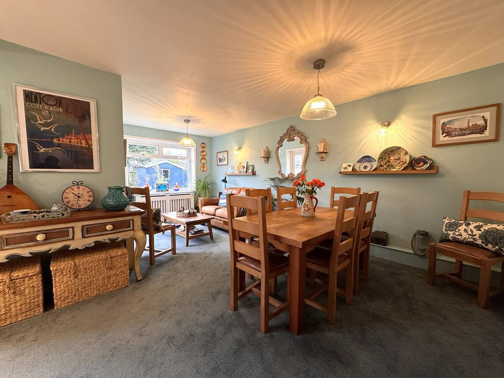 Property photo 3 of 43