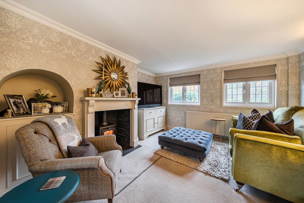 Property photo 2 of 20 1375848-20-690Cbc...