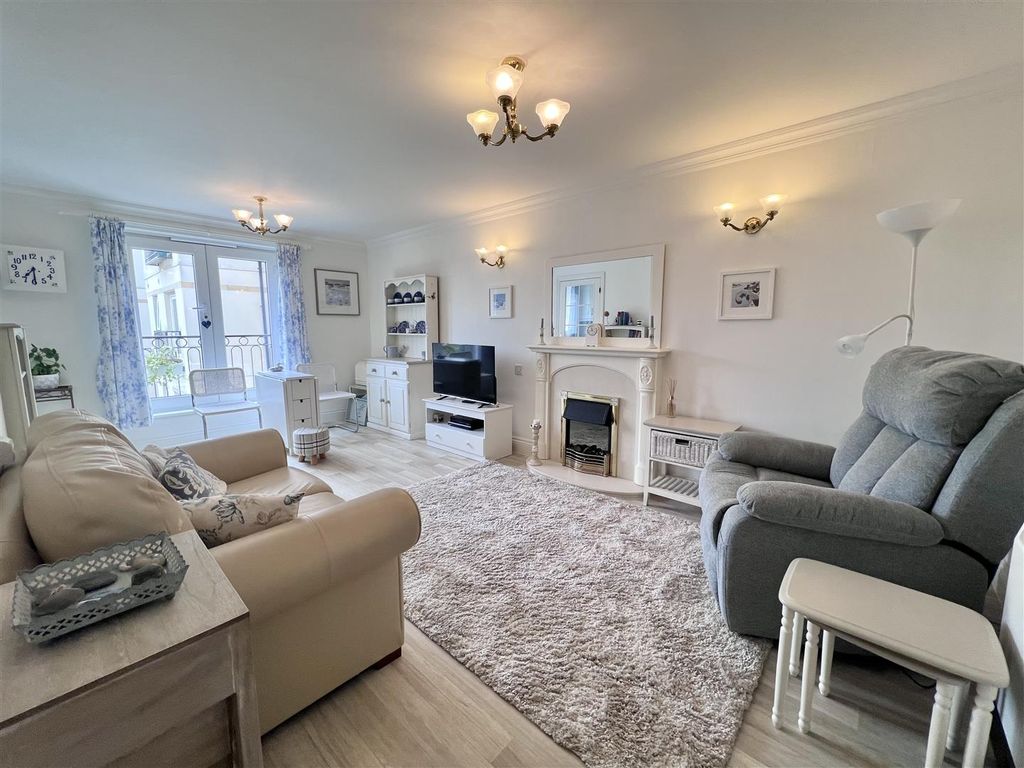 Property photo 2 of 26 Living Room