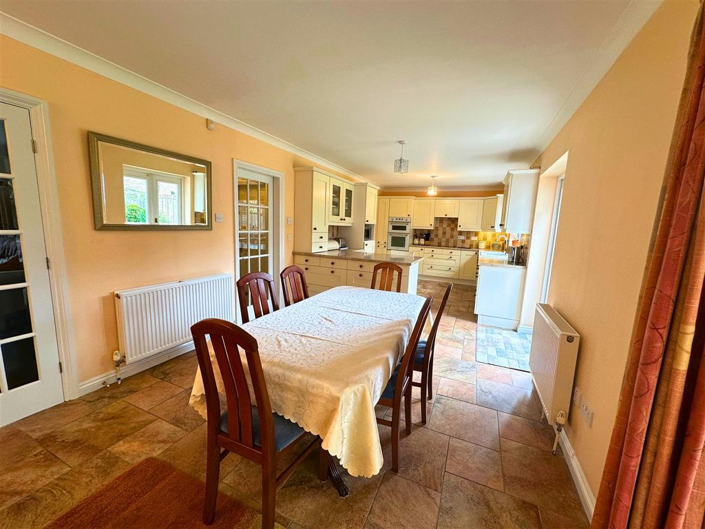 Property photo 3 of 16 F893A141-4E5B-4Ada-B093-286d394821B8.Jpg