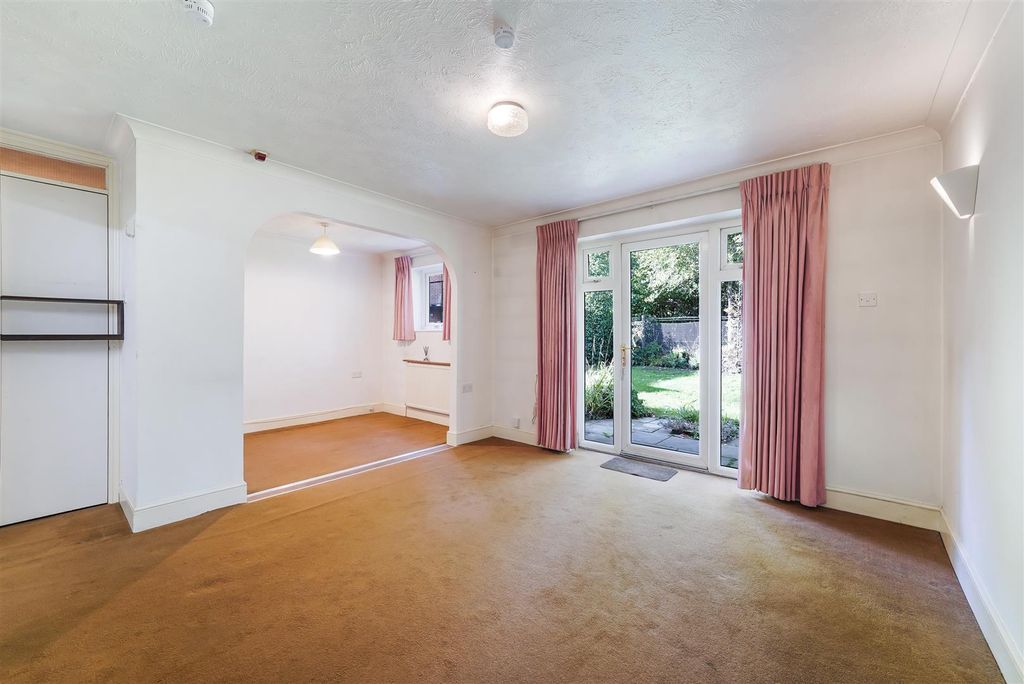 Property photo 3 of 15 Stokes Ridings, Flat 5 (13).Jpg