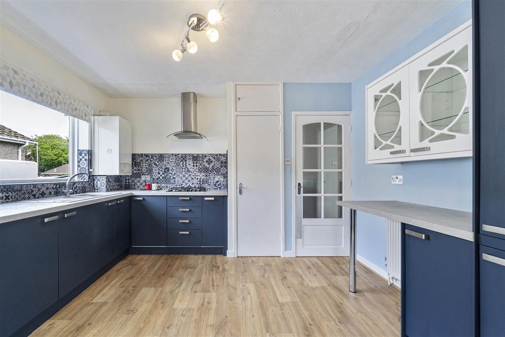 Property photo 3 of 13 Kitchen
