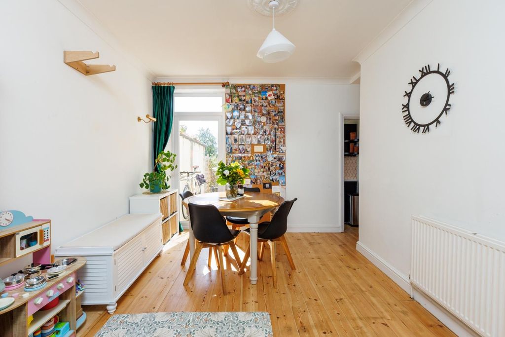 Property photo 3 of 28 31 Hengaston Street-23.Jpg