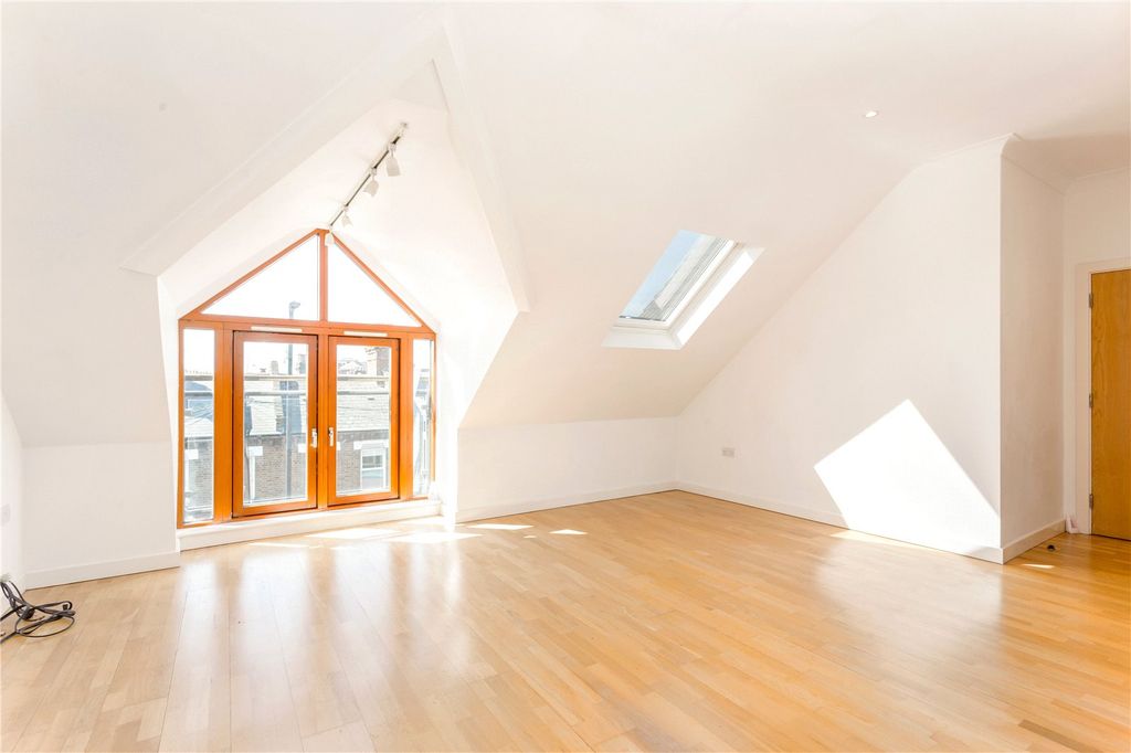 Property photo 3 of 17 2