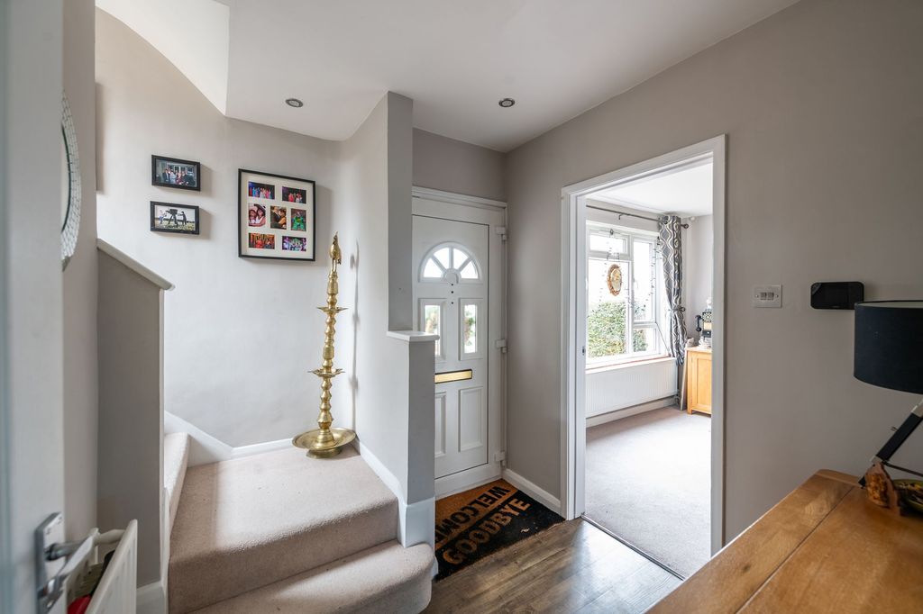 Property photo 2 of 20