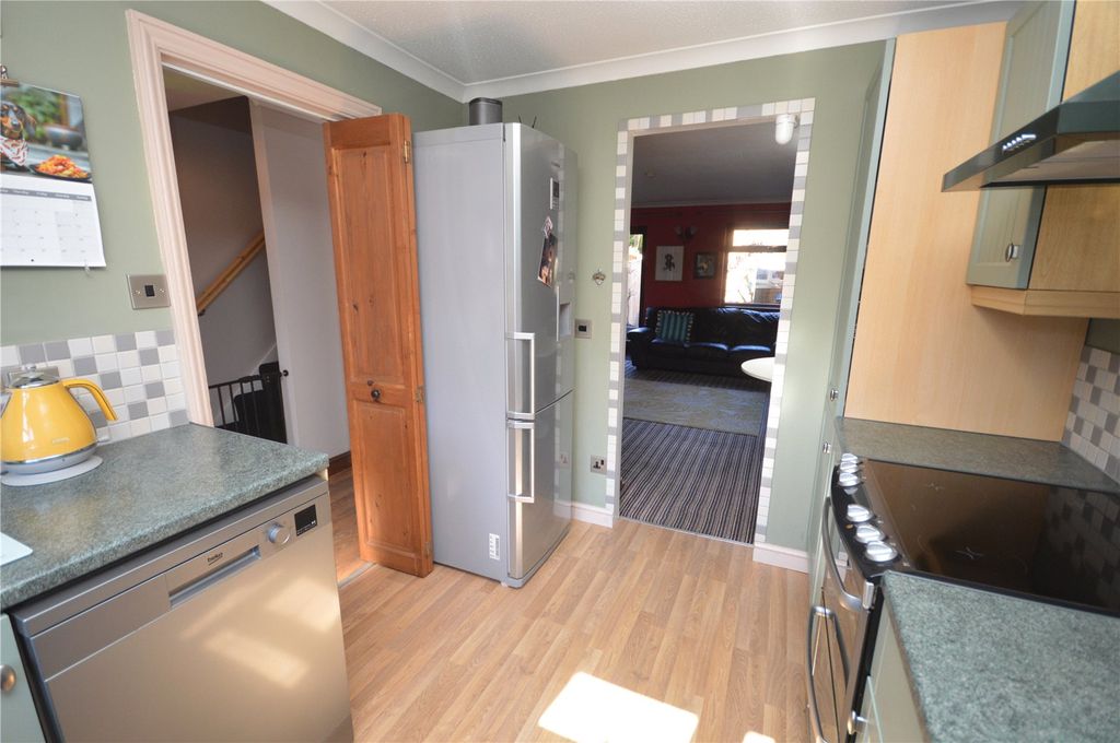 Property photo 3 of 14 Kitchen