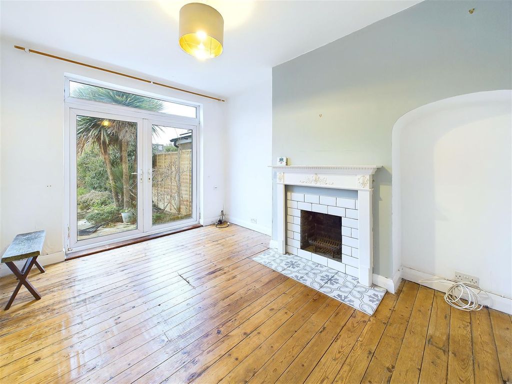 Property photo 2 of 11