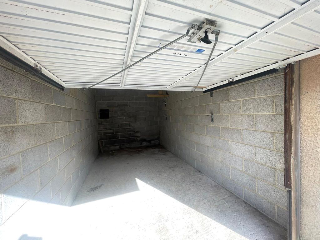 Property photo 3 of 3 Picture No. 02