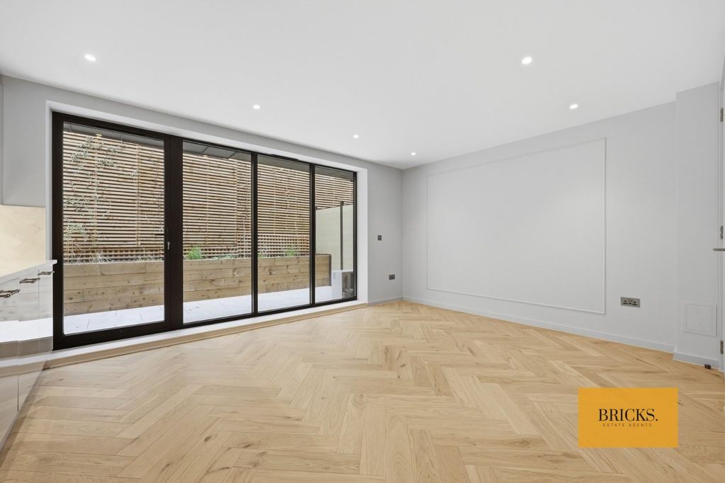 Property photo 3 of 21