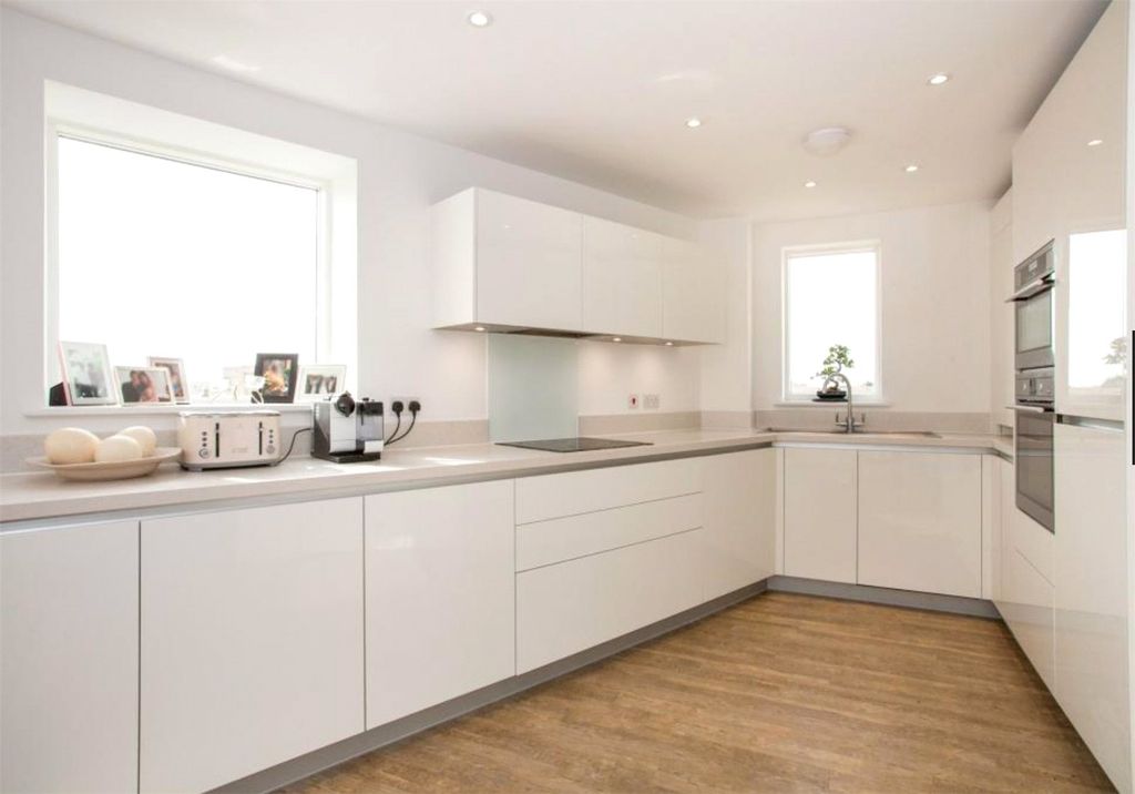 Property photo 1 of 11 Kitchen