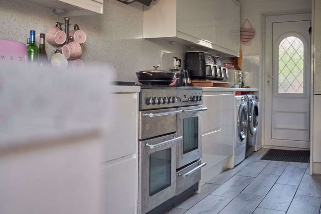 Property photo 3 of 16 Kitchen