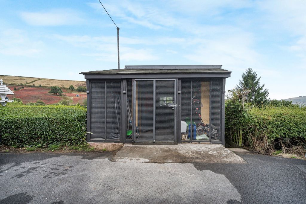 Property photo 2 of 82