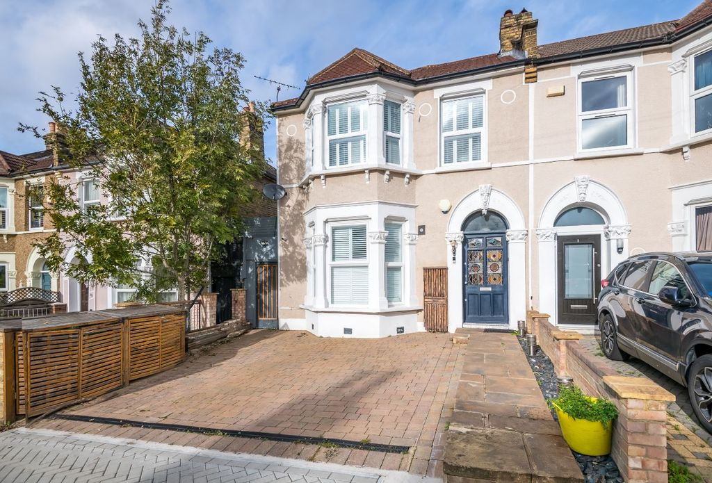 Property photo 2 of 10