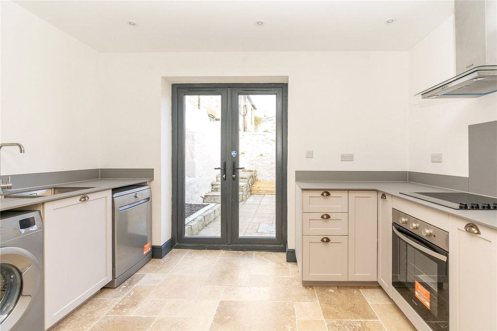 Property photo 2 of 19 Picture No. 17