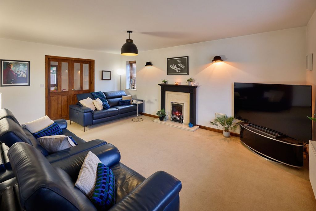 Property photo 2 of 40