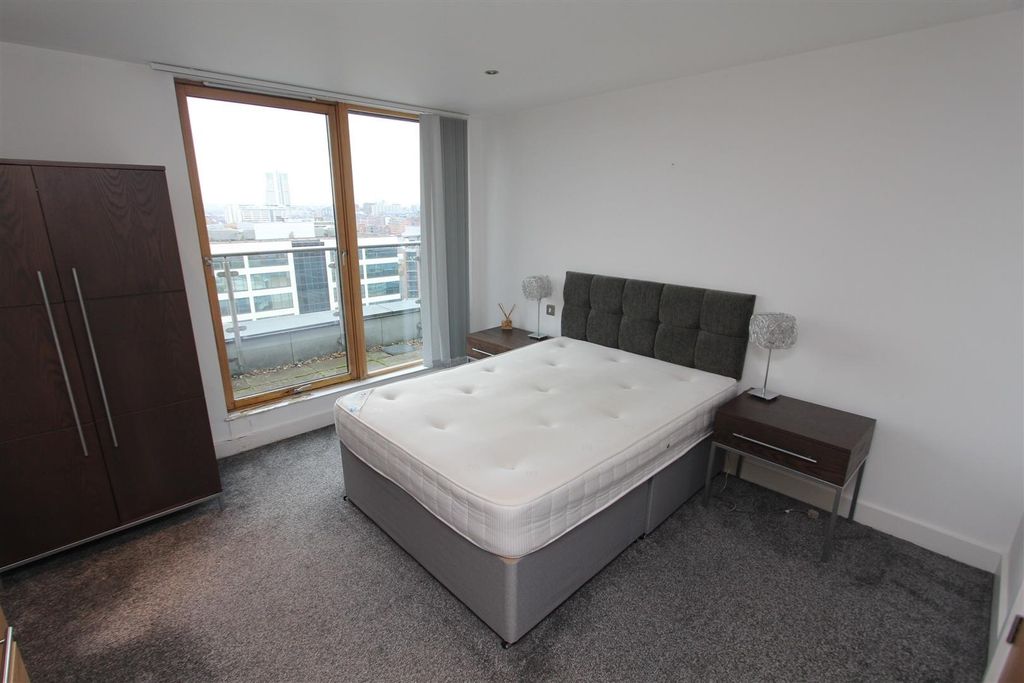 Property photo 3 of 9 Bright Modern Bedroom With Floor-To-Ceiling View...