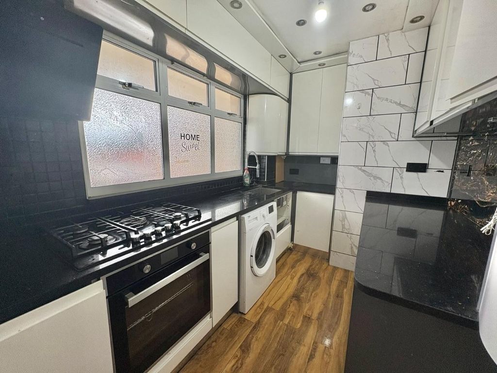 Property photo 3 of 8 454B55F1-cc50-43d7-81c6-1389A7Ffd458.Jpg