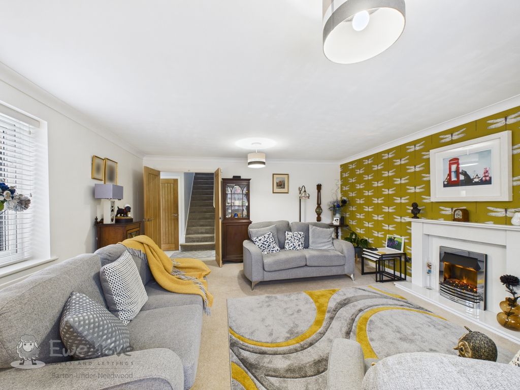 Property photo 3 of 26 Living Room d