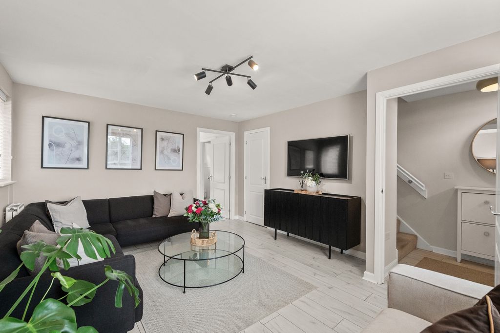 Property photo 2 of 30 5271573