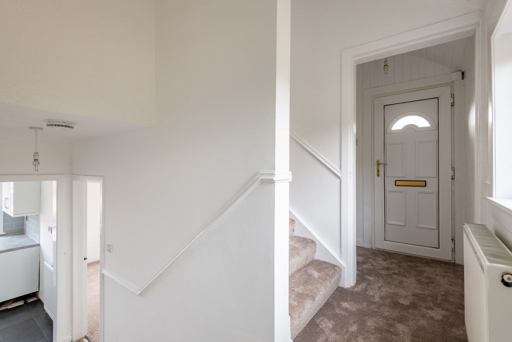 Property photo 2 of 20 Inner Hallway