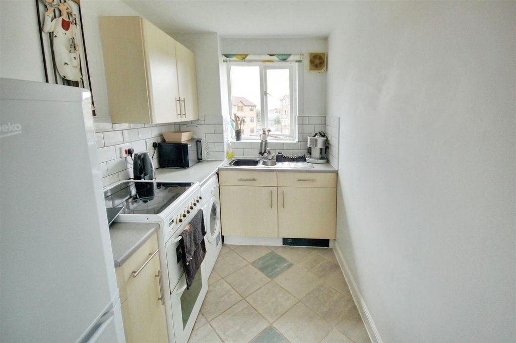 Property photo 3 of 5 Kitchen.Jpg