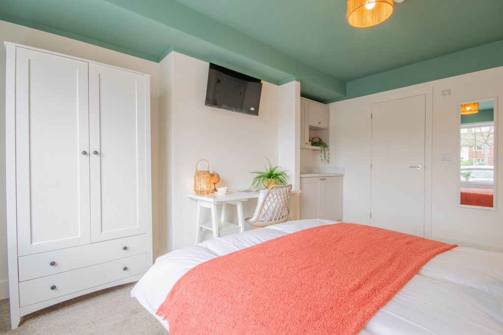 Property photo 2 of 11 E-5