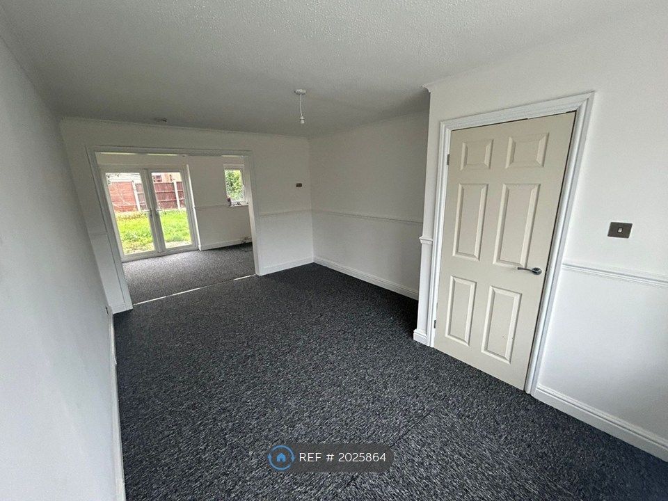 Property photo 3 of 17 Front Room