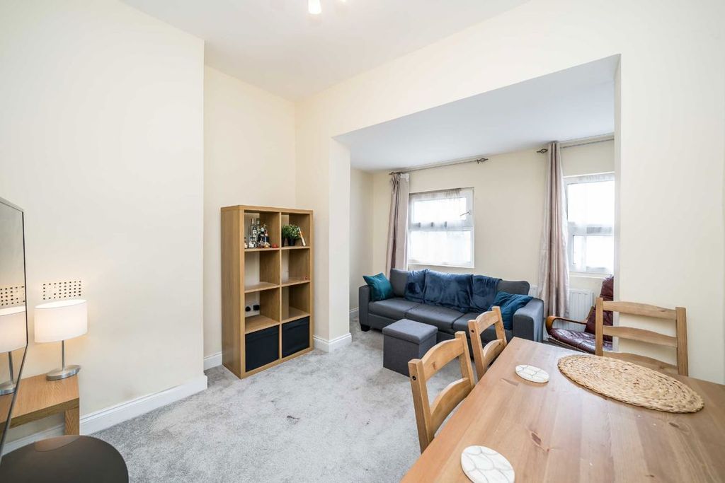 Property photo 2 of 5