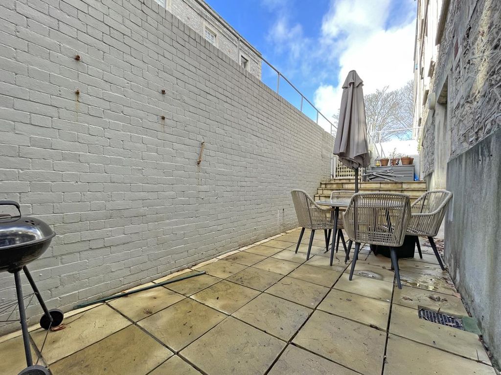 Property photo 3 of 16 Dudding Court 10 - Garden.Jpg