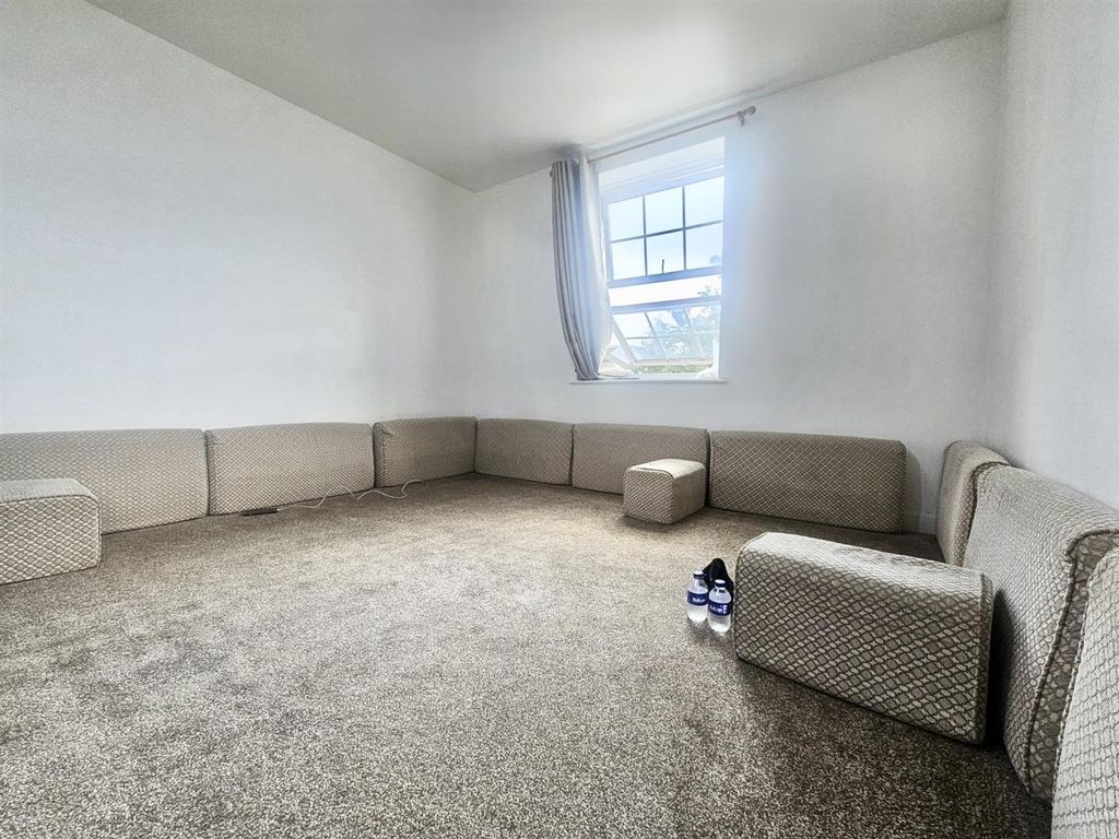 Property photo 2 of 10 Living Room