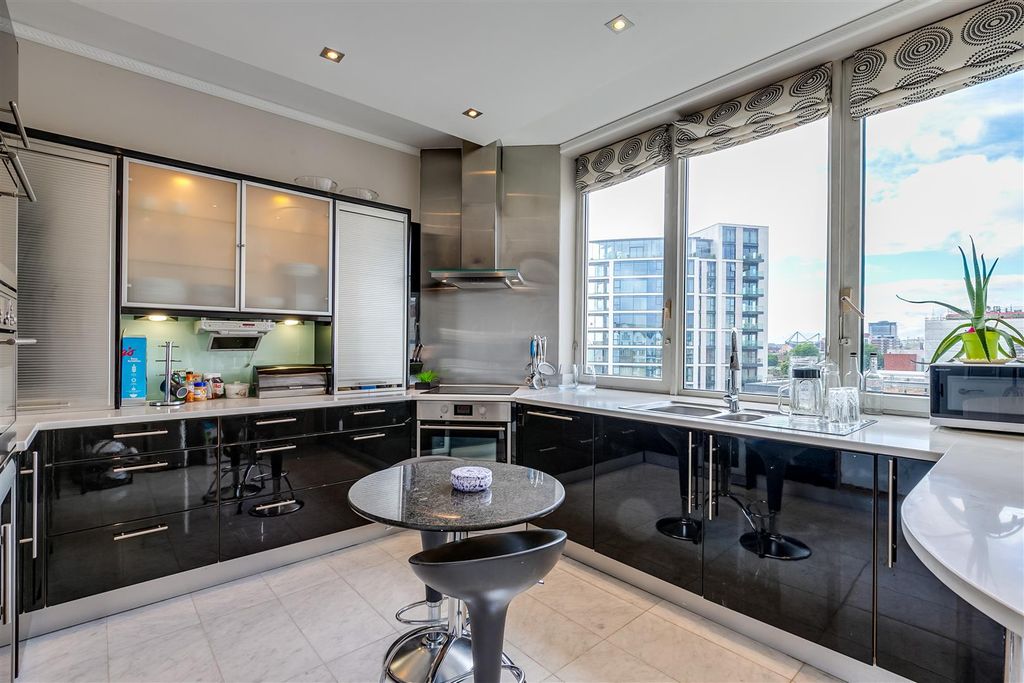 Property photo 3 of 11 The Quadrangle