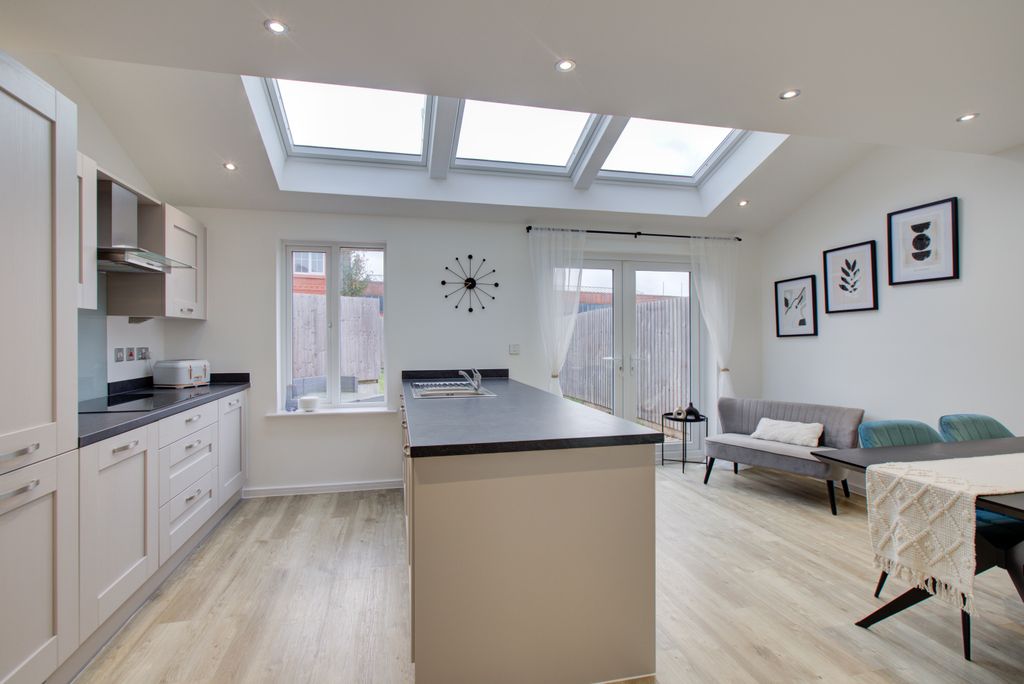 Property photo 2 of 24 82 Spinners Avenue-12