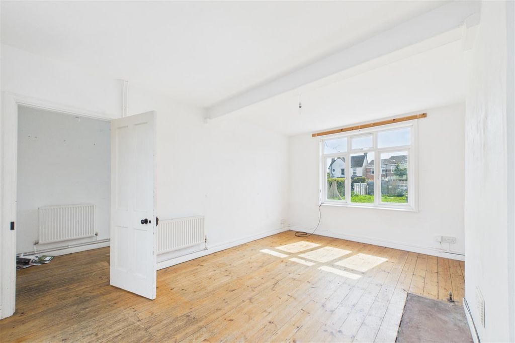 Property photo 3 of 16 Cam01894G0-Pr0286-Still015.Jpg