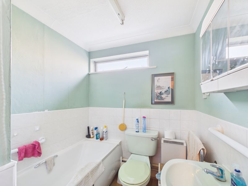 Property photo 3 of 11 Bathroom