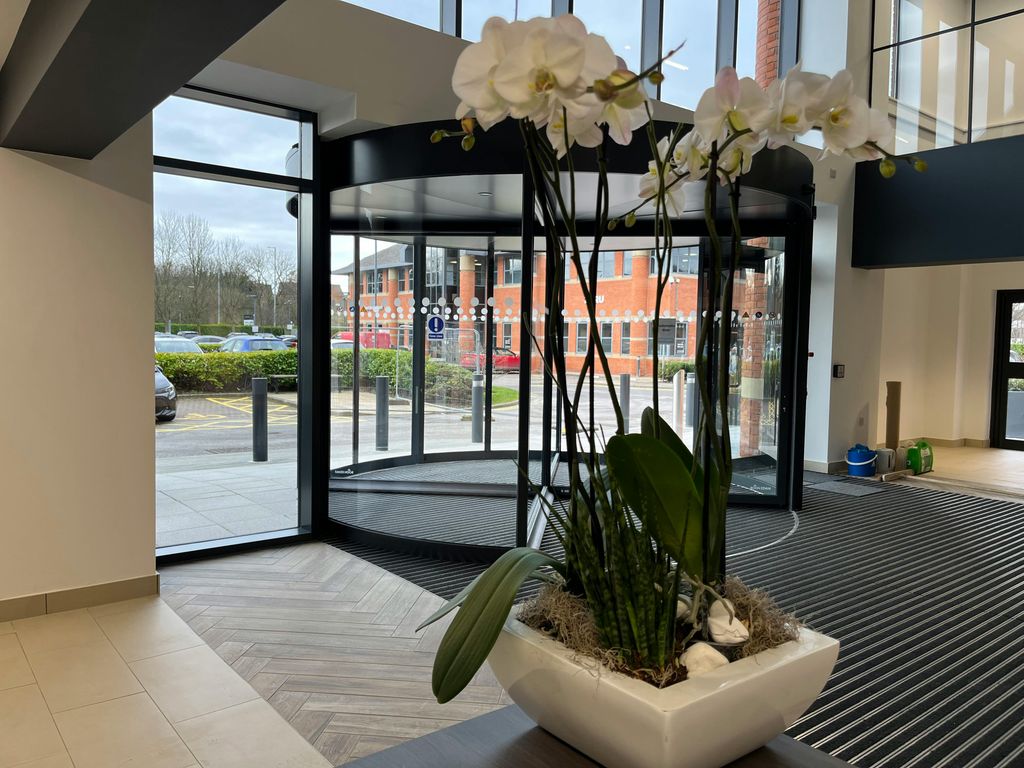 Property photo 3 of 11 Reception Flowers.Jpg