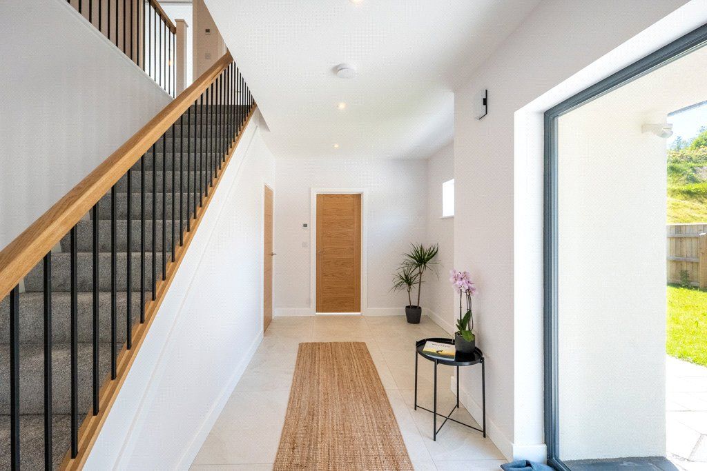 Property photo 3 of 12 Entrance Hall