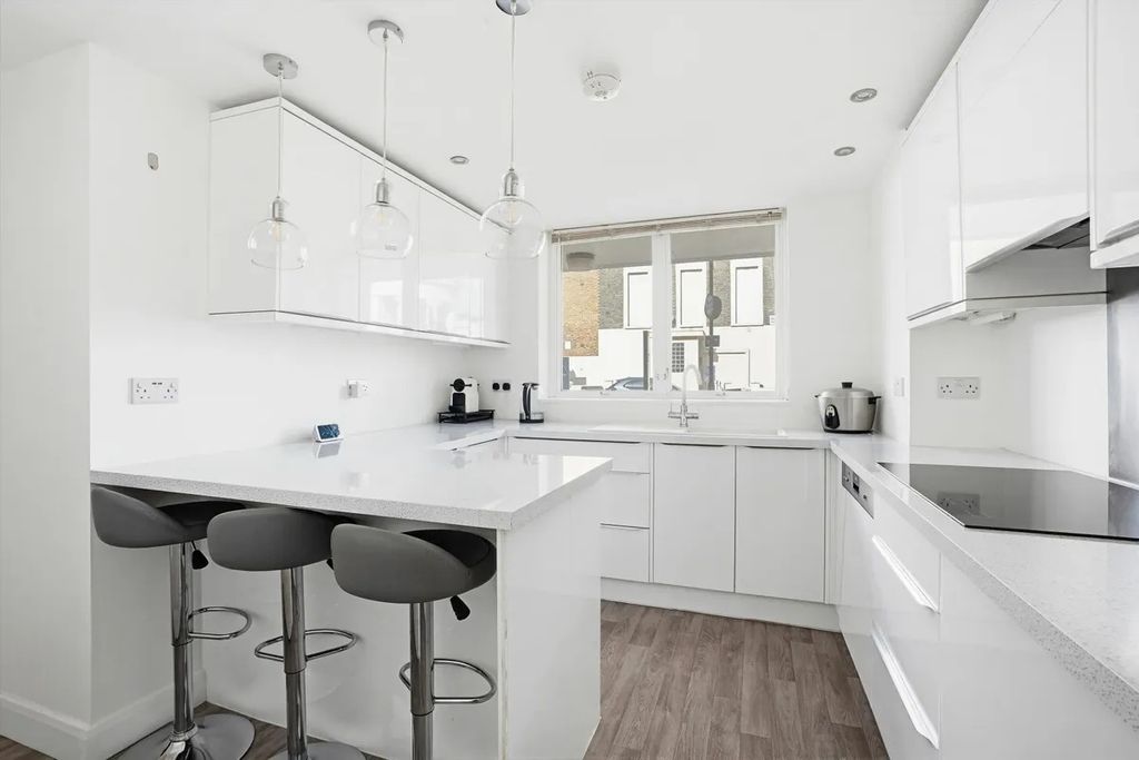 Property photo 2 of 16 Photo 3