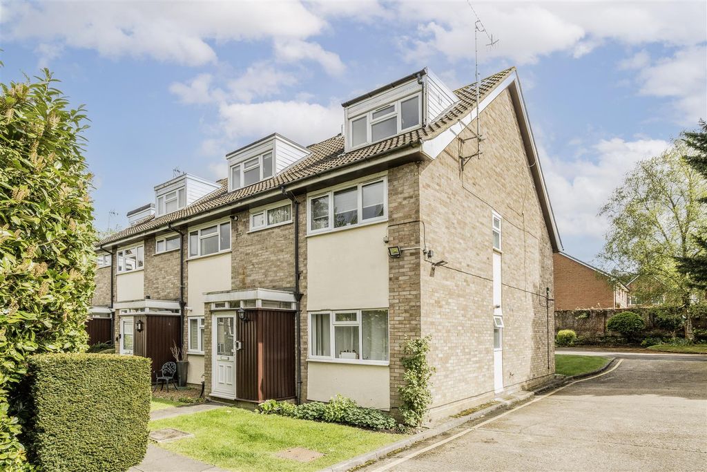 Property photo 1 of 12 Davidson Frost-Wellings, Dwf, Harriet Way, Front.J