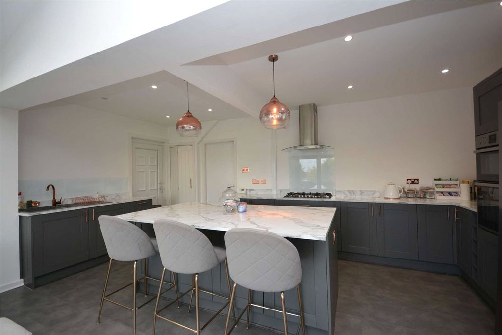 Property photo 3 of 26 Picture No. 12