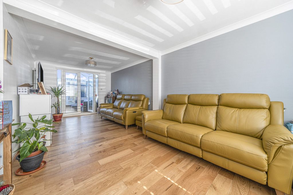 Property photo 3 of 13 Lounge