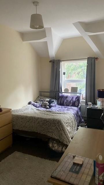 Property photo 2 of 8 Bright, Characterful Bedroom With Exposed Ceiling ...