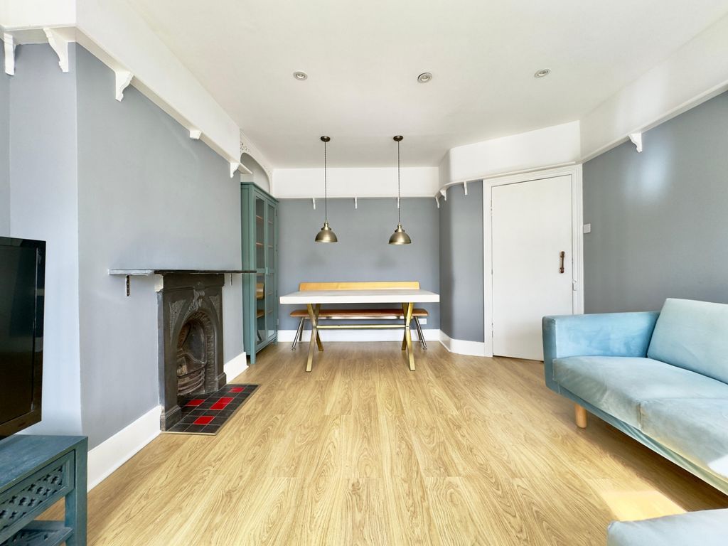 Property photo 3 of 9 Photo 1