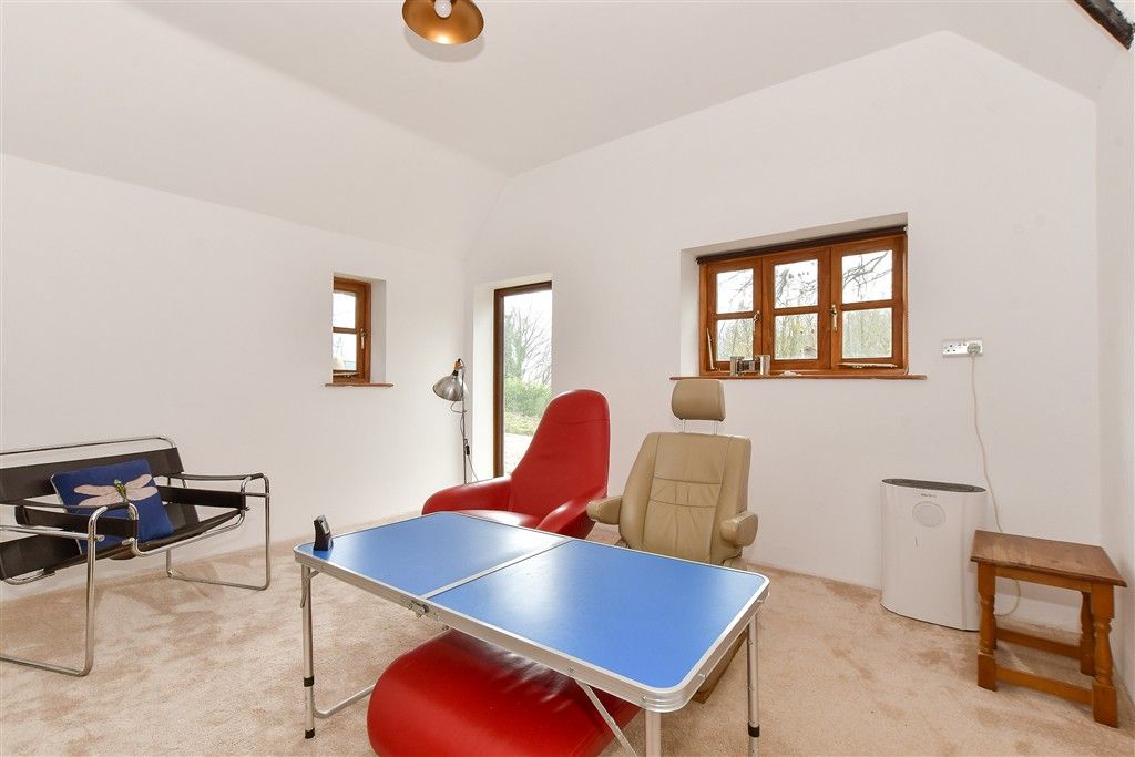 Property photo 2 of 12 Lounge