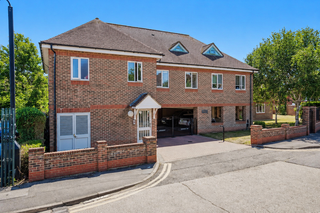 Property photo 1 of 8 Breamar Court.Jpg